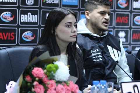 Gesture from Brazilian football player to an employee of "Neftchi" - a bouquet of flowers