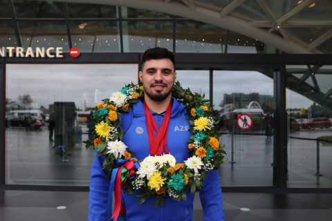 Azerbaijani succesfull weightlifting team has returned from Doha - PHOTO