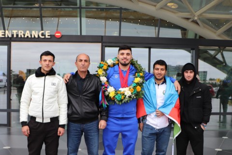 Azerbaijani succesfull weightlifting team has returned from Doha - PHOTO