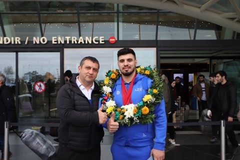 Azerbaijani succesfull weightlifting team has returned from Doha - PHOTO