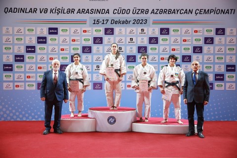 4 çəkidə qaliblər müəyyənləşib