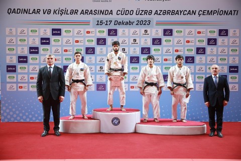 4 çəkidə qaliblər müəyyənləşib