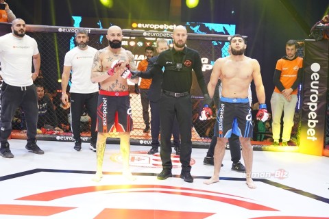 Rear naked choke from Azerbaijani MMA fighter - PHOTO