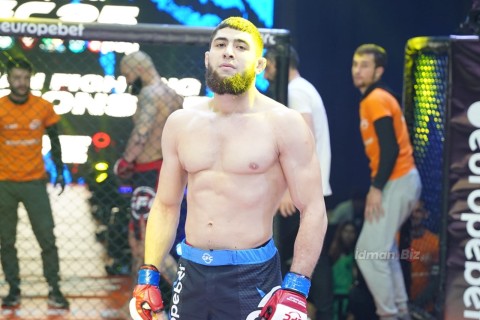 Rear naked choke from Azerbaijani MMA fighter - PHOTO