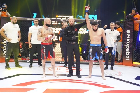 Rear naked choke from Azerbaijani MMA fighter - PHOTO