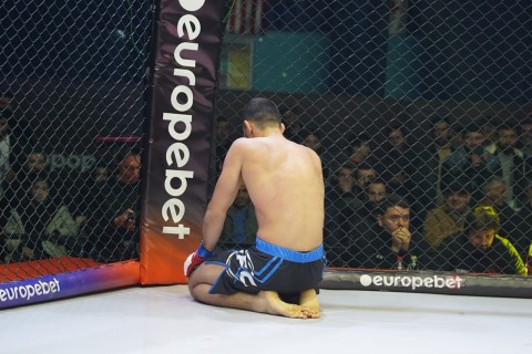 Rear naked choke from Azerbaijani MMA fighter - PHOTO