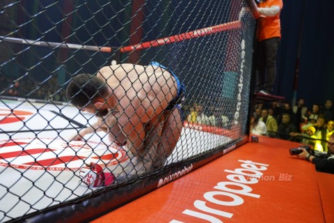 Rear naked choke from Azerbaijani MMA fighter - PHOTO