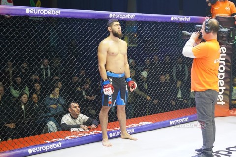 Rear naked choke from Azerbaijani MMA fighter - PHOTO