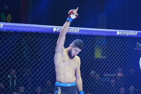 Rear naked choke from Azerbaijani MMA fighter - PHOTO