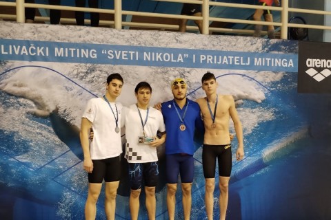 Азербайджанский пловец установил рекорд в Сербии - ФОТО