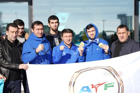 Çində uğur qazanan Azərbaycan taekvondoçuları Bakıya qayıdıb - FOTO