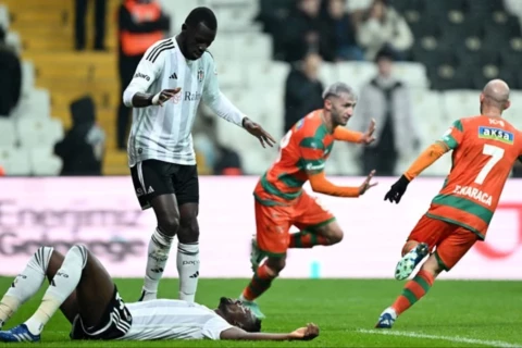 “Beşiktaş” öz meydanında uduzub - VİDEO