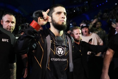 Майкл Биспинг объяснил, почему Махачеву не стоит драться с Эдвардсом
