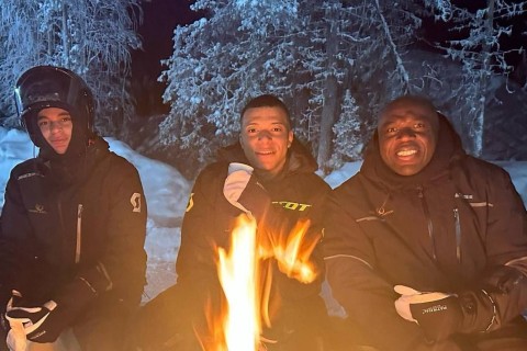 Мбаппе показал кадры с семейного отдыха в заснеженном лесу