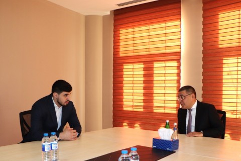 Kamran Nəbizadə qızıl medal qazanan atletlə görüşüb