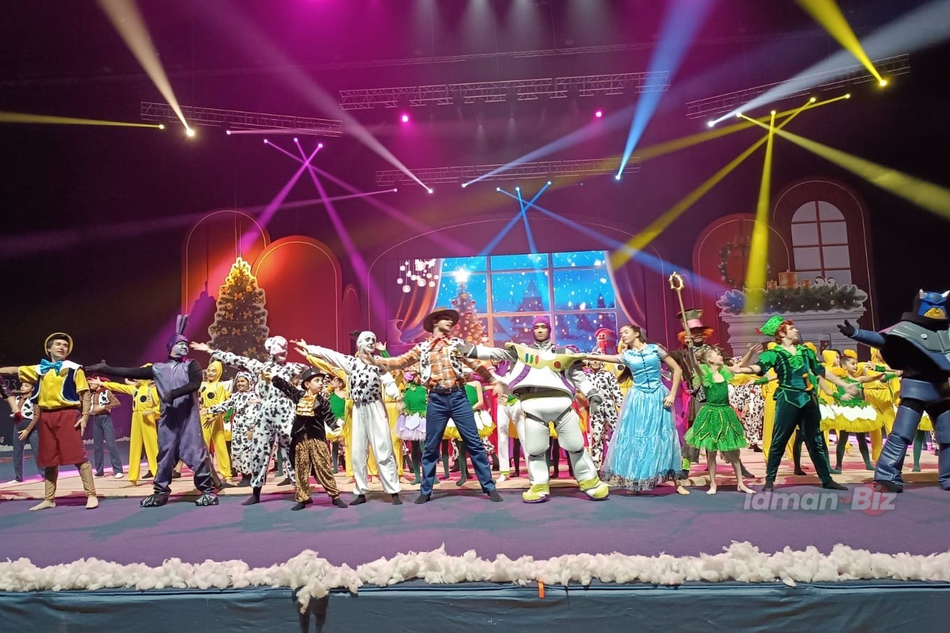 Milli Gimnastika Arenasında Yeni il şousu - FOTO