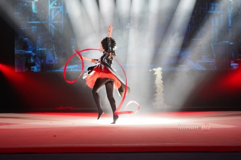 Milli Gimnastika Arenasında Yeni il şousu - FOTO
