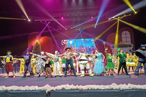 Milli Gimnastika Arenasında Yeni il şousu - FOTO