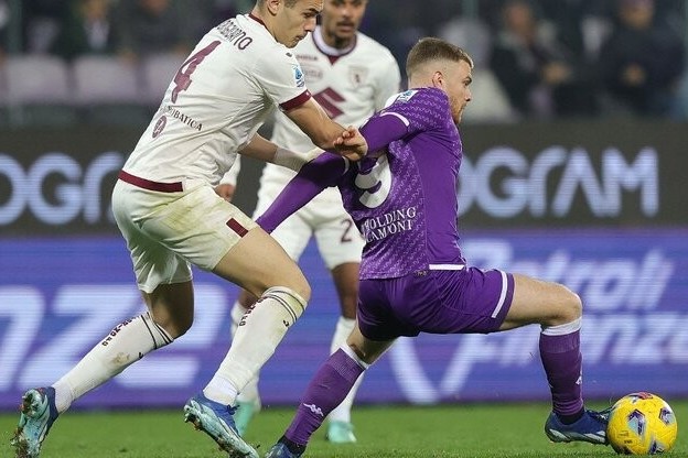 Çempiondan növbəti xal itkisi