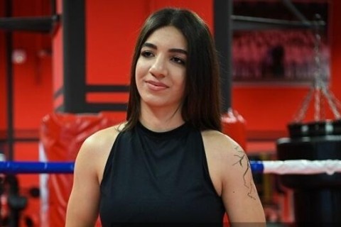 Bakıda qadın kikboksçu vəhşicəsinə döyülüb - VİDEO - FOTO