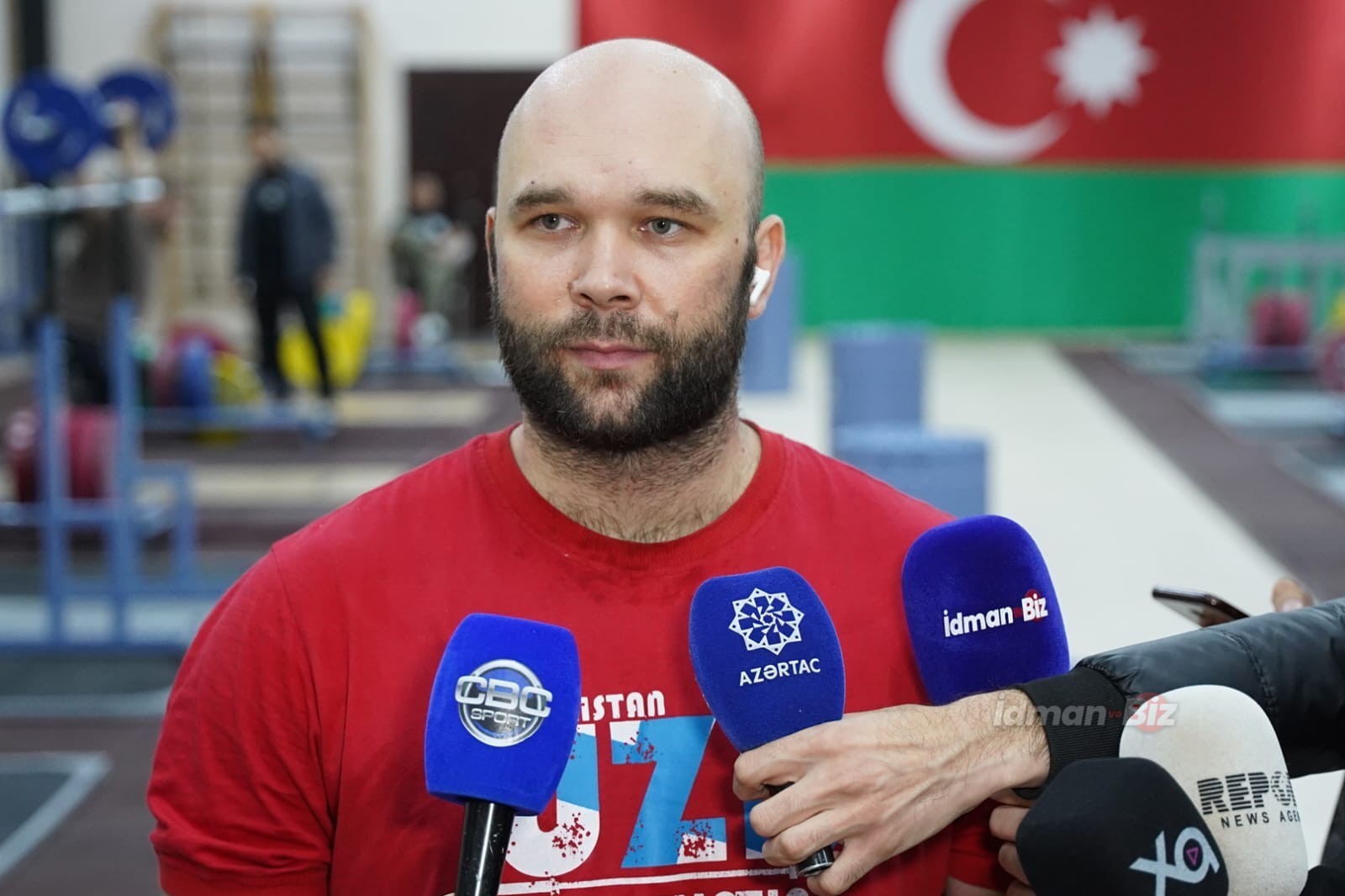 Özbəkistan millisinin baş məşqçisi və Olimpiya çempionu Bakıdakı hazırlığı dəyərləndirib - FOTO