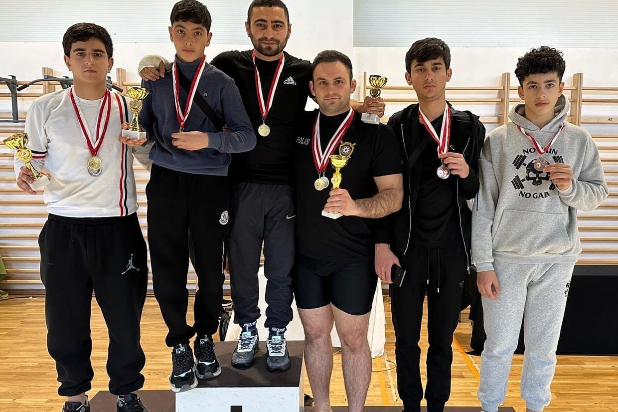 Sumoçular beynəlxalq turnirdə 4 qızıl qazanıblar - FOTO