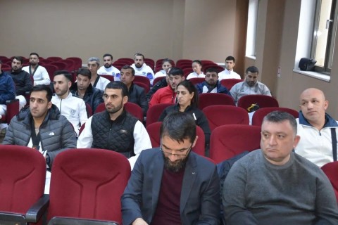 Oh Kwang Cheol is holding a seminar to the Azerbaijani taekwondo players - PHOTO