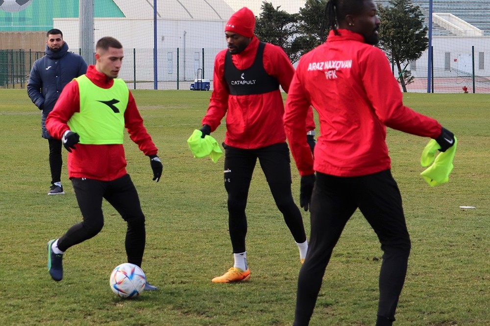 "Араз-Нахчыван" готовится к следующим играм с потерями