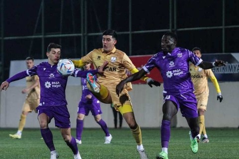 “Dalğa Arena”da heç-heçə, Sumqayıtda 5 qol - VİDEO