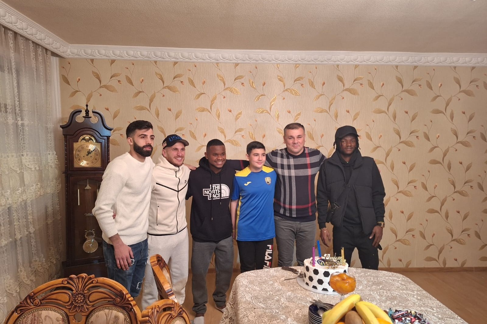Сюрприз от игроков "Кяпаза" юному болельщику, который не смог сдержать слез - ФОТО