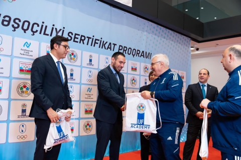 Тренерам-участникам программы Академии BCF вручены сертификаты - ФОТО