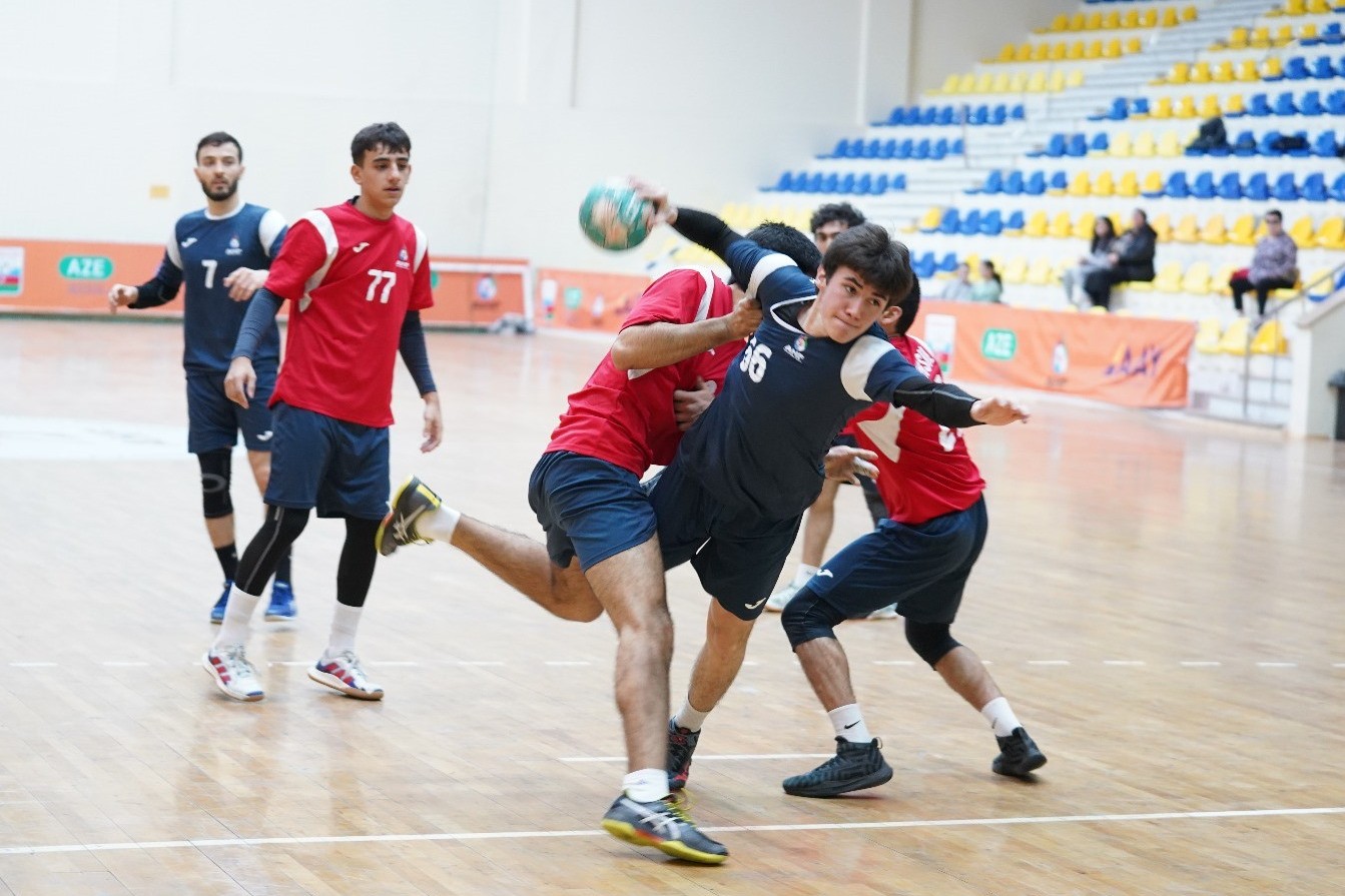 Лидер теряет первые очки
