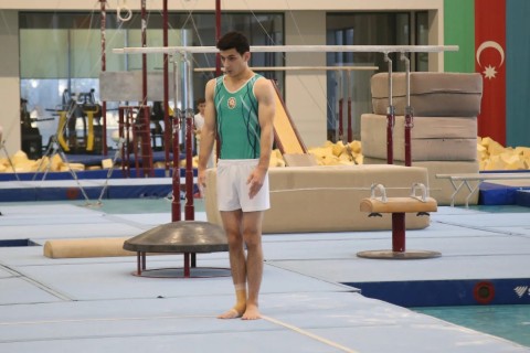 Gymnasts' test exercise - PHOTO