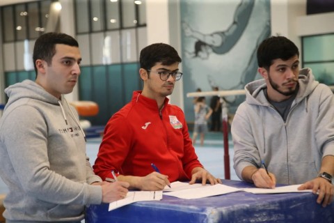 Gymnasts' test exercise - PHOTO