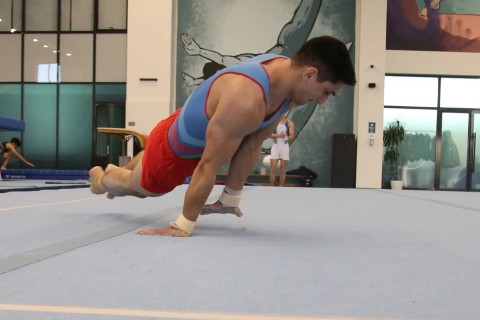 Gymnasts' test exercise - PHOTO