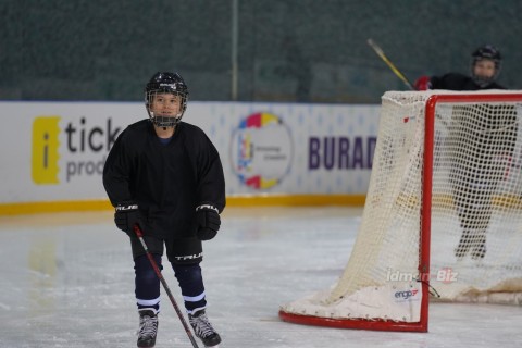 The recently established hockey team performed an open practice - PHOTO