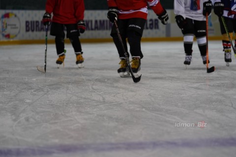 The recently established hockey team performed an open practice - PHOTO