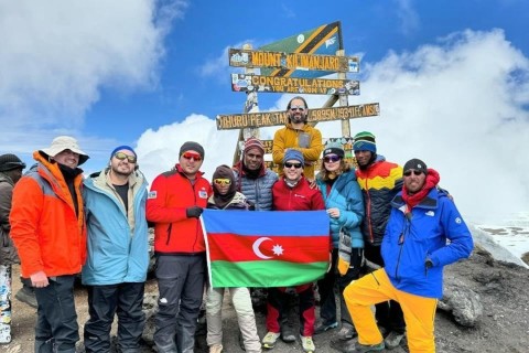 Азербайджанские альпинисты взошли на Килиманджаро