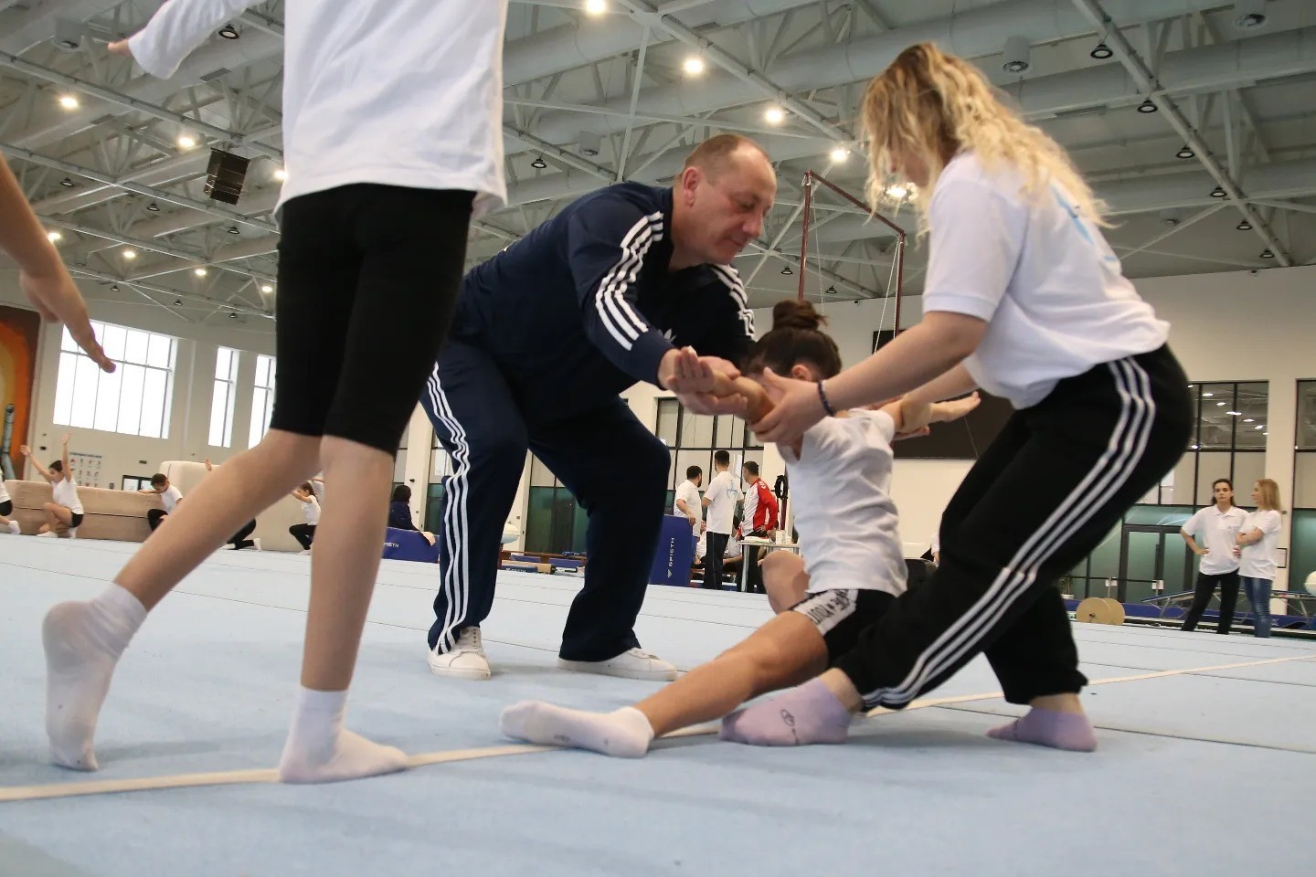 6 qat dünya çempionu Milli Gimnastika Arenasında ustad dərsi keçir - FOTO