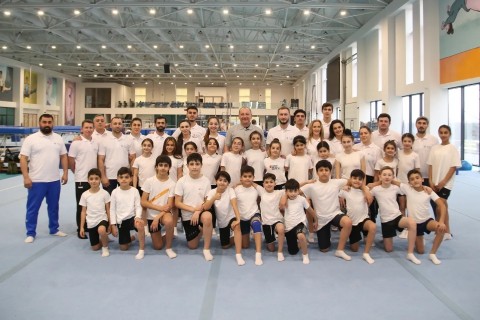 6 qat dünya çempionu Milli Gimnastika Arenasında ustad dərsi keçir - FOTO