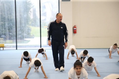 6 qat dünya çempionu Milli Gimnastika Arenasında ustad dərsi keçir - FOTO