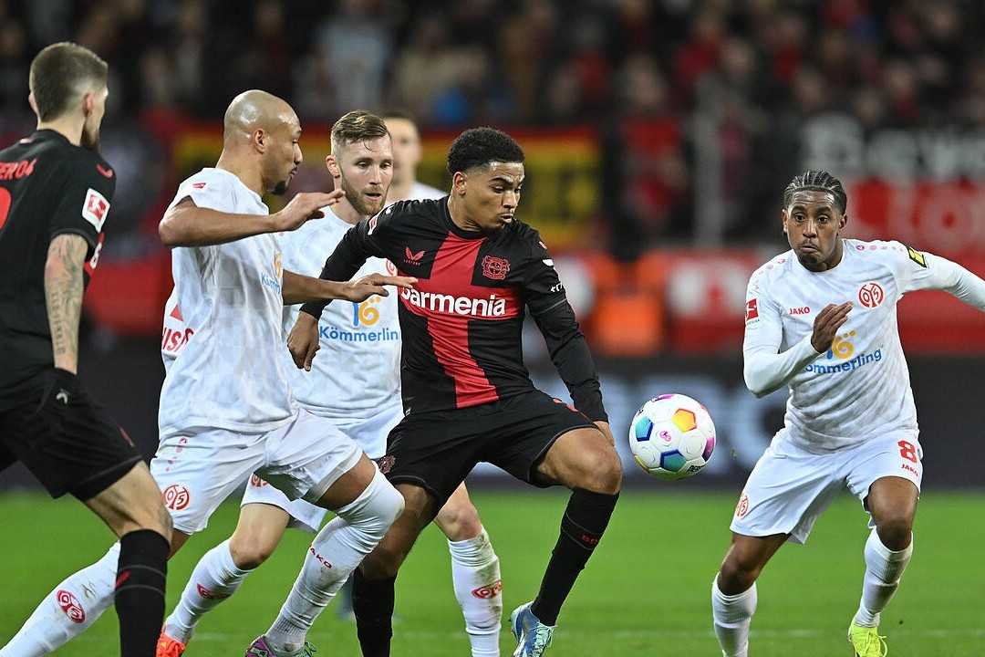 Bundesliqa: “Qarabağ”ın rəqibi itkisiz irəliləyir