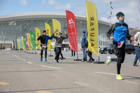 “IronWinD Winter Aquathlon” yarışı baş tutub - FOTO