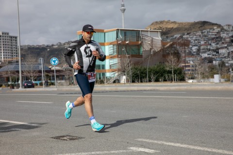 “IronWinD Winter Aquathlon” yarışı baş tutub - FOTO