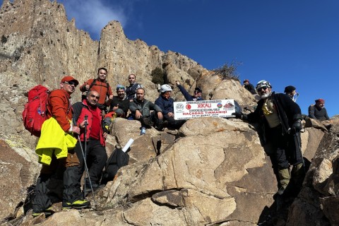 Türkiyəli alpinistlər şəhidlərimizin xatirəsini Haçadağın zirvəsində anıb - FOTO