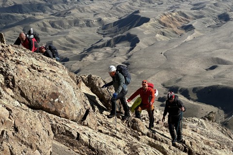 Türkiyəli alpinistlər şəhidlərimizin xatirəsini Haçadağın zirvəsində anıb - FOTO