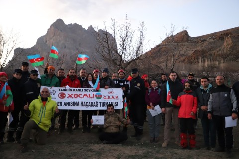 Турецкие альпинисты почтили память наших шехидов на вершине Хачадага - ФОТО