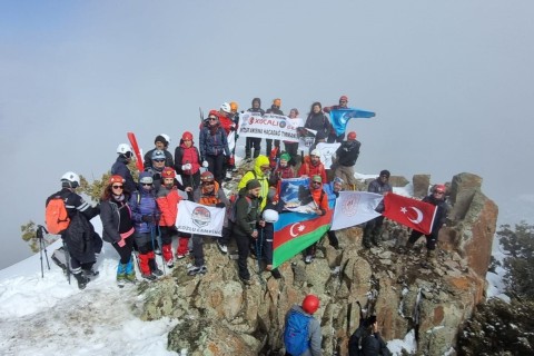 Турецкие альпинисты почтили память наших шехидов на вершине Хачадага - ФОТО