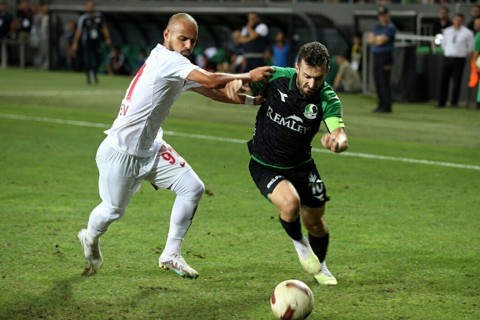 Diniyev 3 xala sevinib