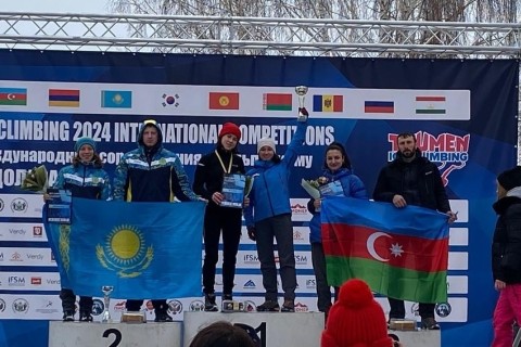 Азербайджанские ледолазы выиграли бронзу в Тюмени - ФОТО